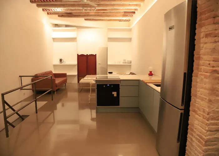 Modern Apartment Near Las Ramblas